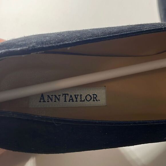 Ann Taylor Black Suede Slip On Block Heels Size 9 - Picture 4 of 9